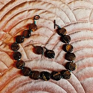 Carved tiger eye necklace with earrings